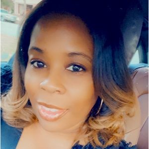 Meet your Posher, Moneka